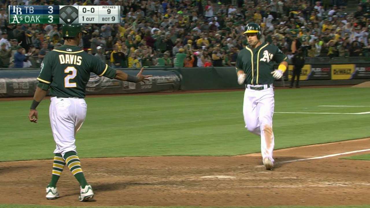 Smolinski's game-tying homer