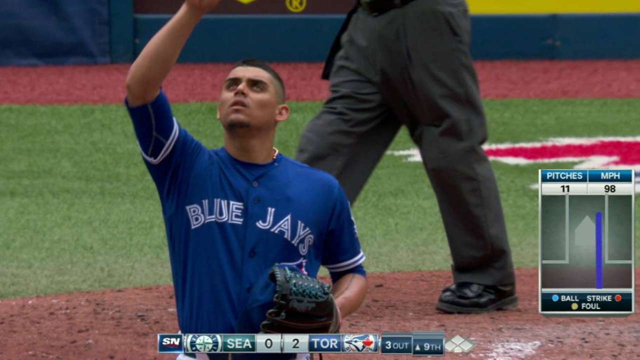 Osuna notches the save