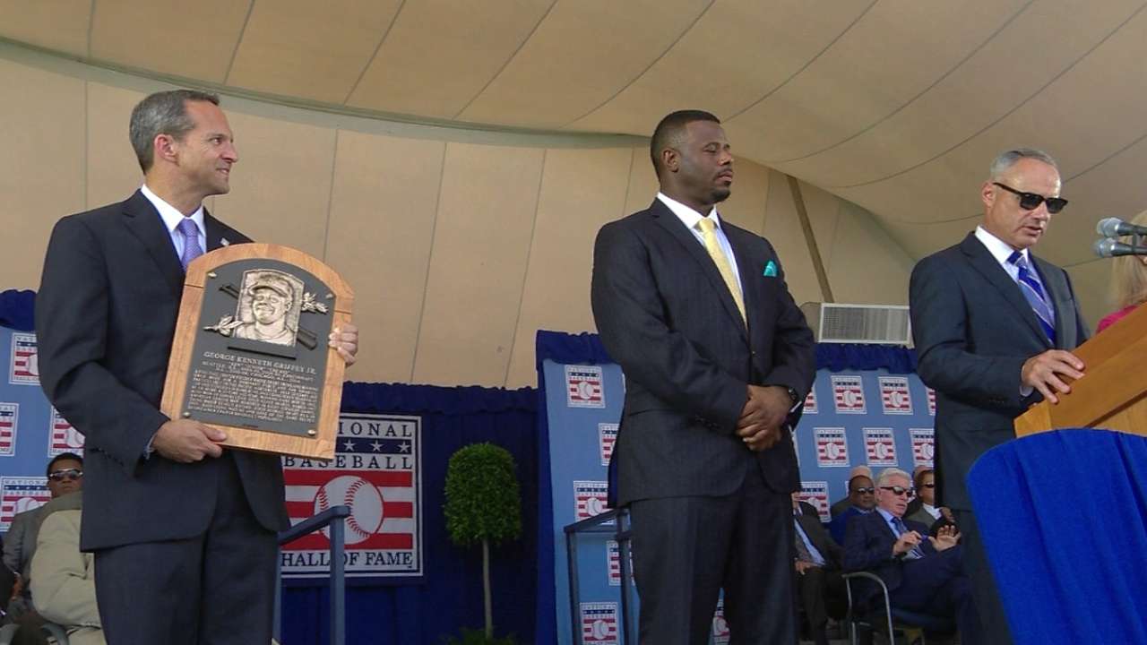 Bruce, Reds legends in awe of HOFer Griffey