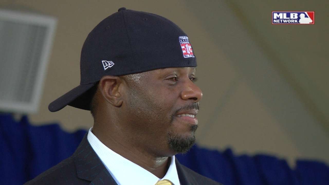 Griffey Jr. dons backwards hat