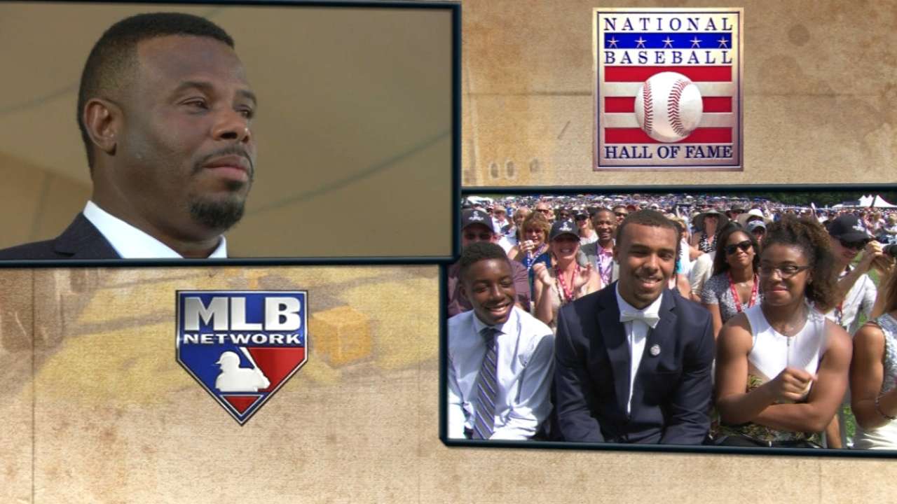 Griffey Jr. admires son's swing