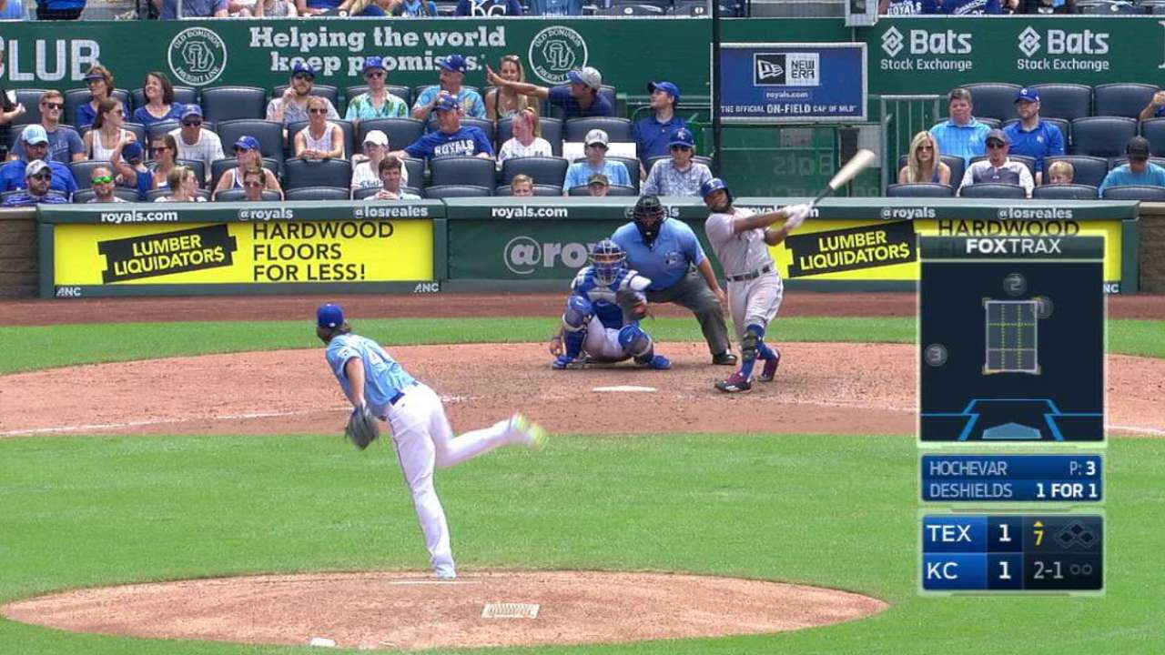 DeShields' dinger lifts Rangers after duel in KC