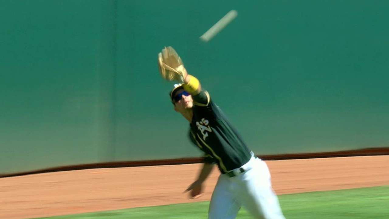 Smolinski's running catch