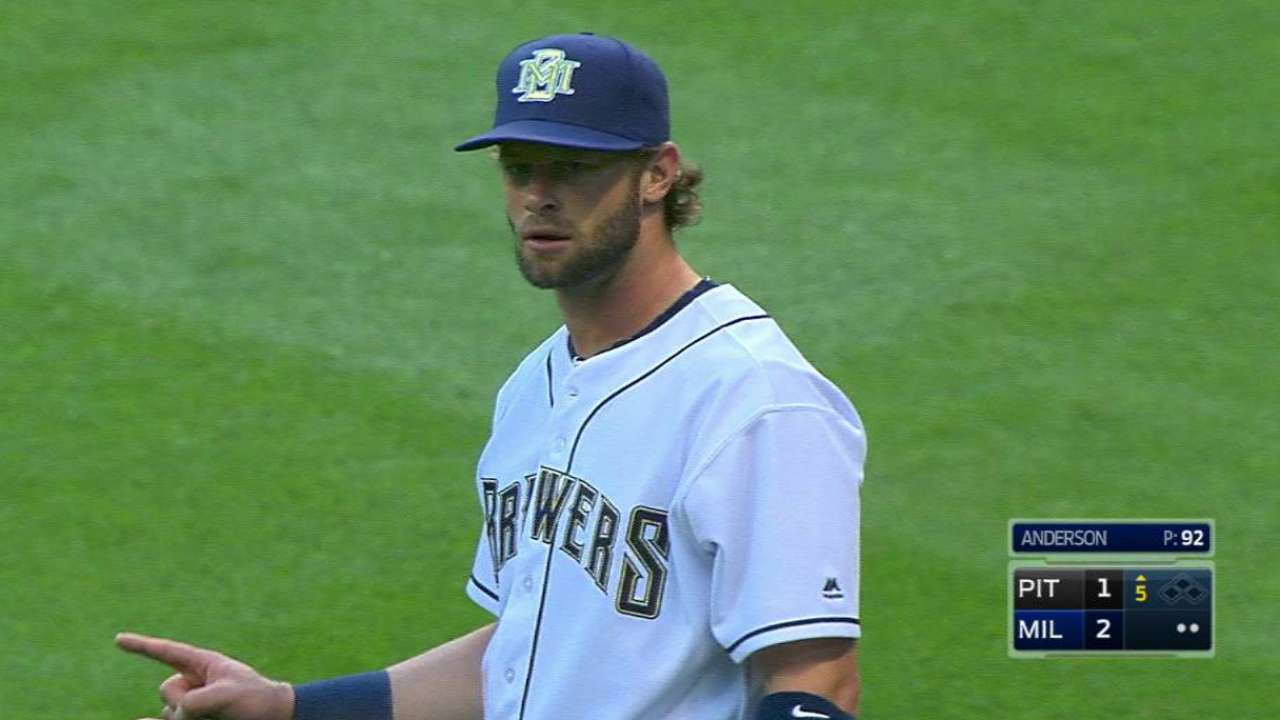 Nieuwenhuis' throw from right