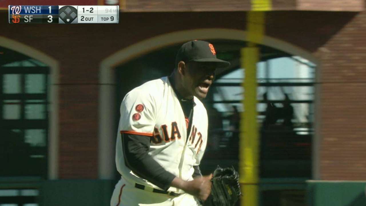 Casilla's 24th save