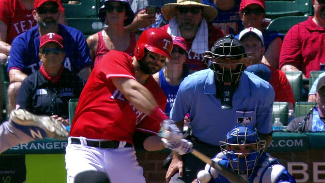 Cuadrangulares ayudan a Rangers a barrer a Reales