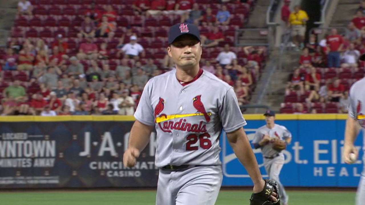 Oh escapes bases-loaded trouble