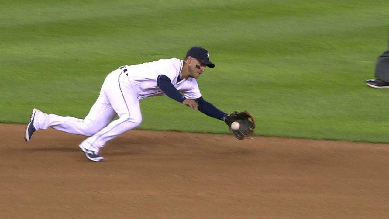 Iglesias' diving play at short