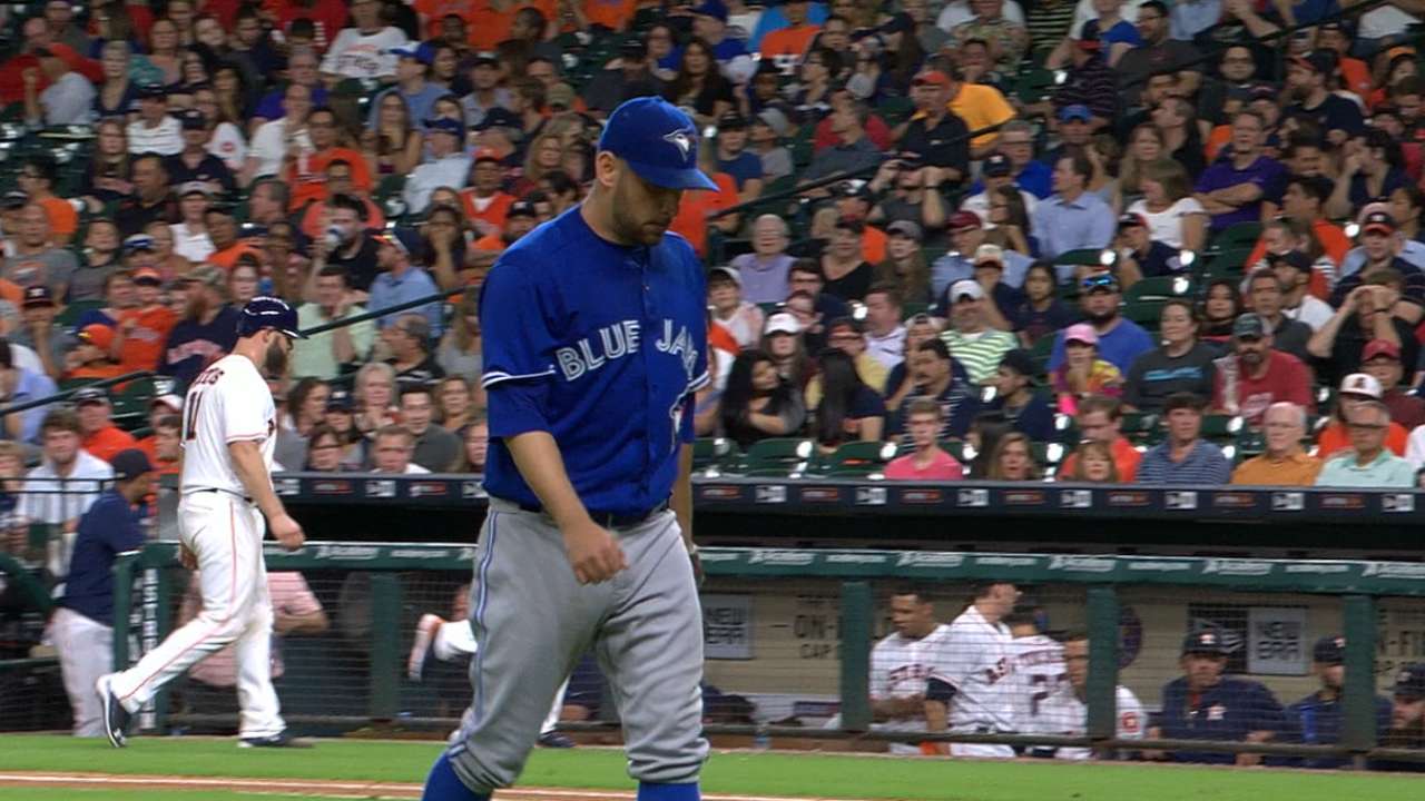 Estrada fans seven, earns win