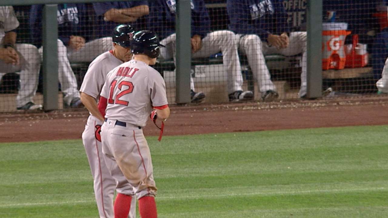 Boston gana a Seattle con hit de Holt en la 11ma