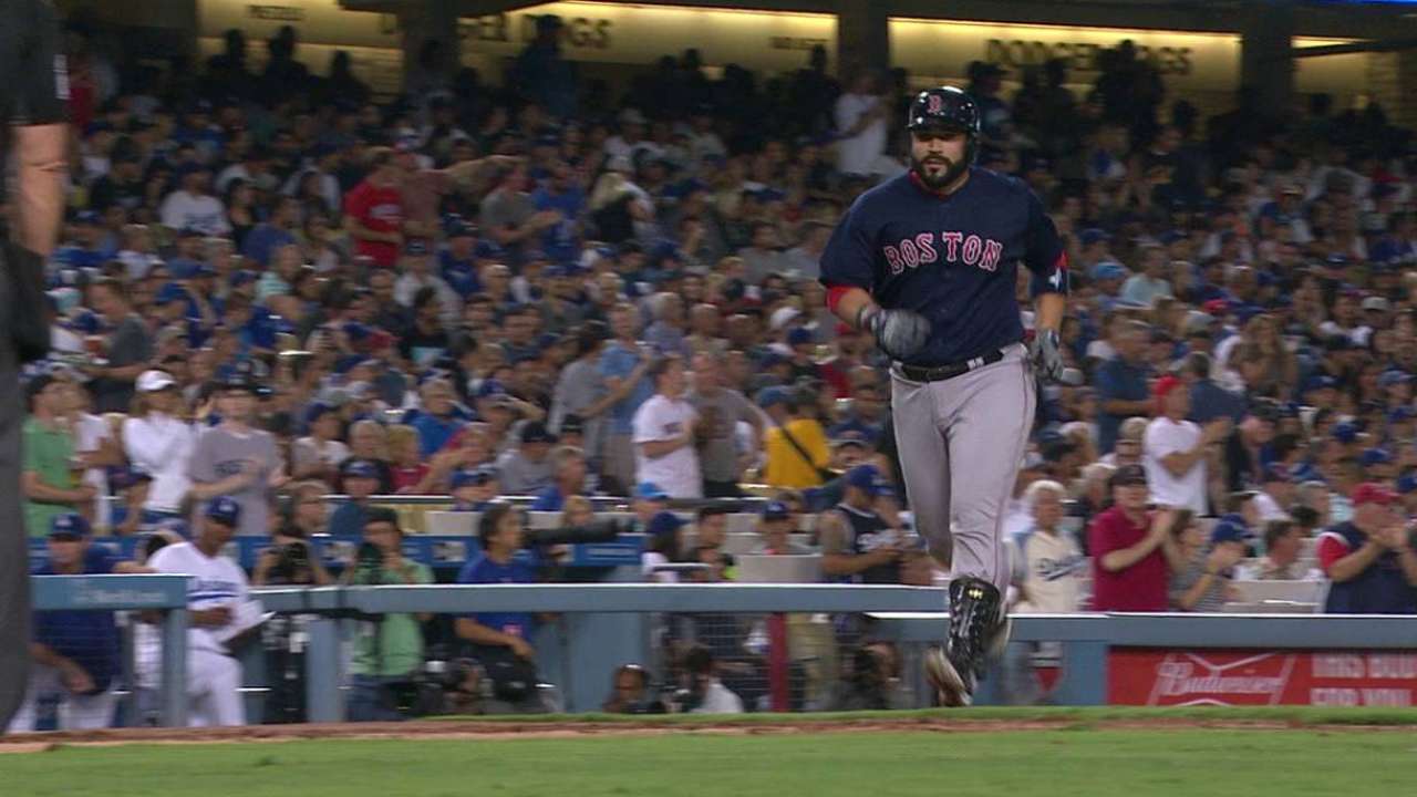 Leon's big night backs Wright in Red Sox's win