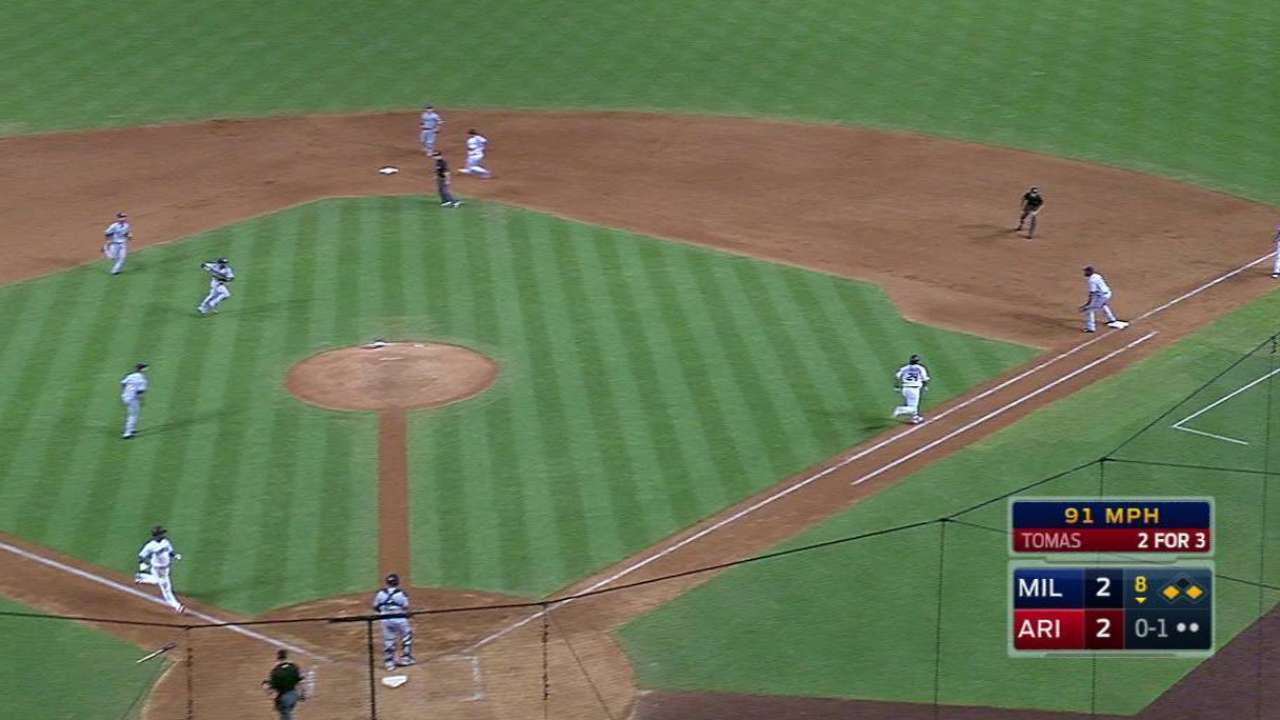 Villar's timely play at third