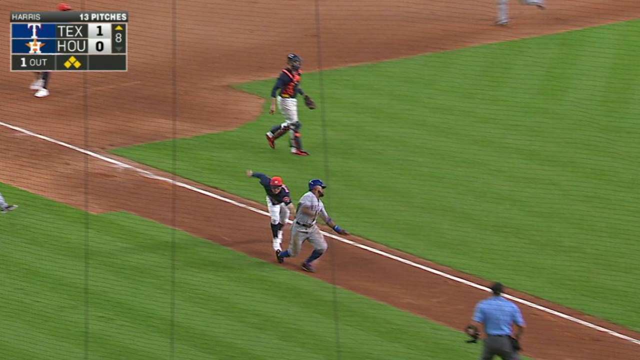 DeShields helps runners advance