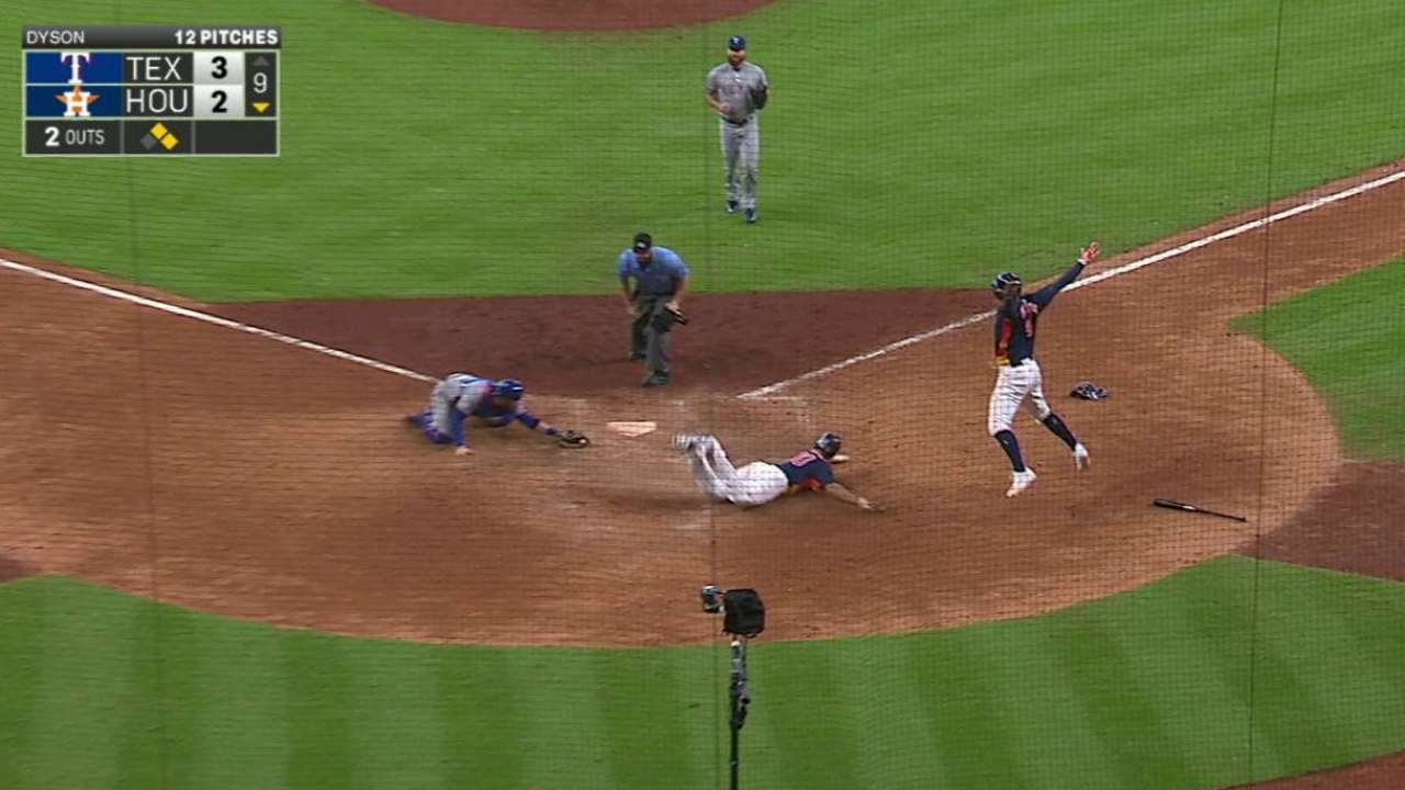 Astros rally, but fall to Rangers in 11th