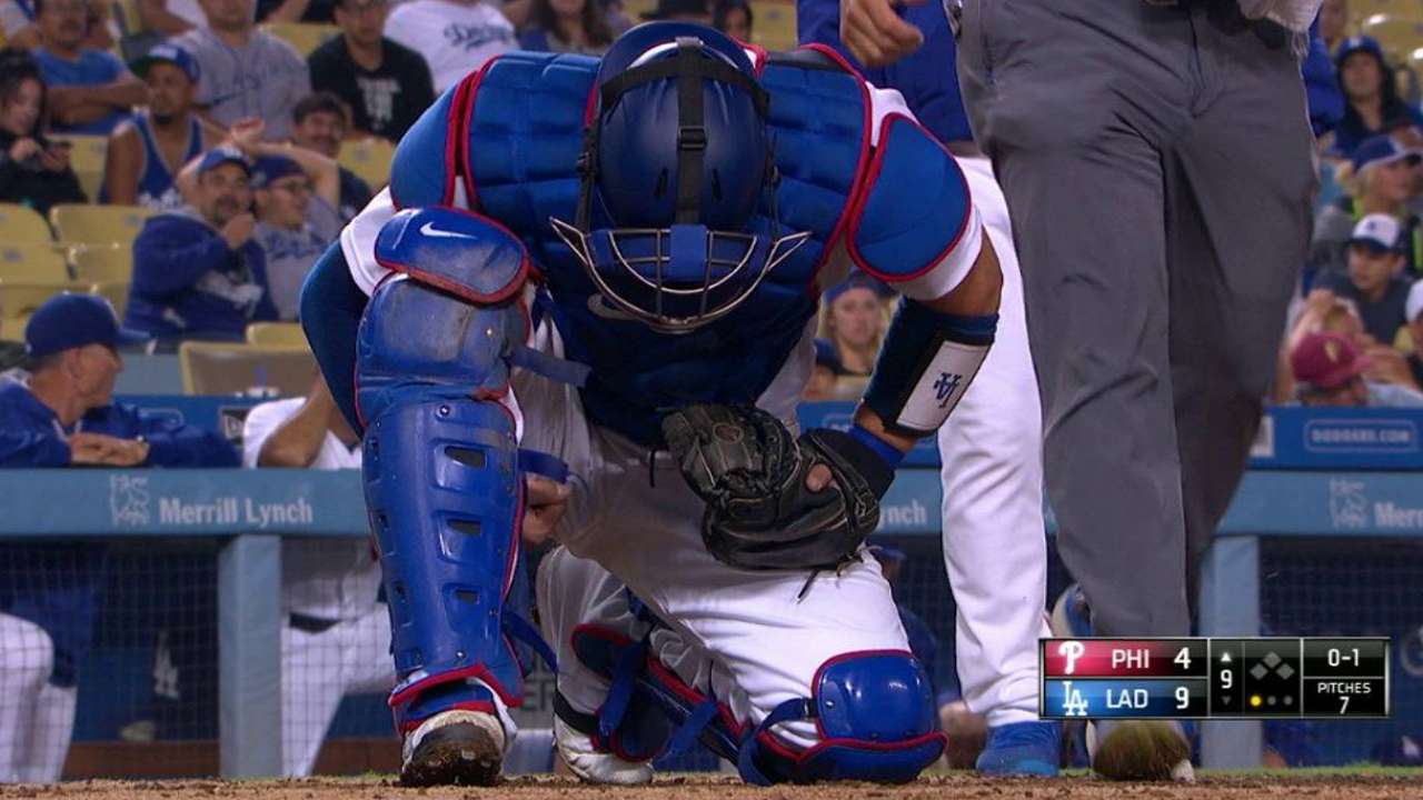 Grandal gets shaken up