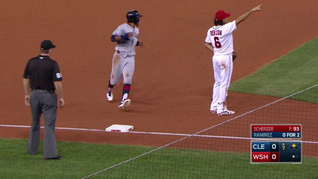 Lindor hustles to third