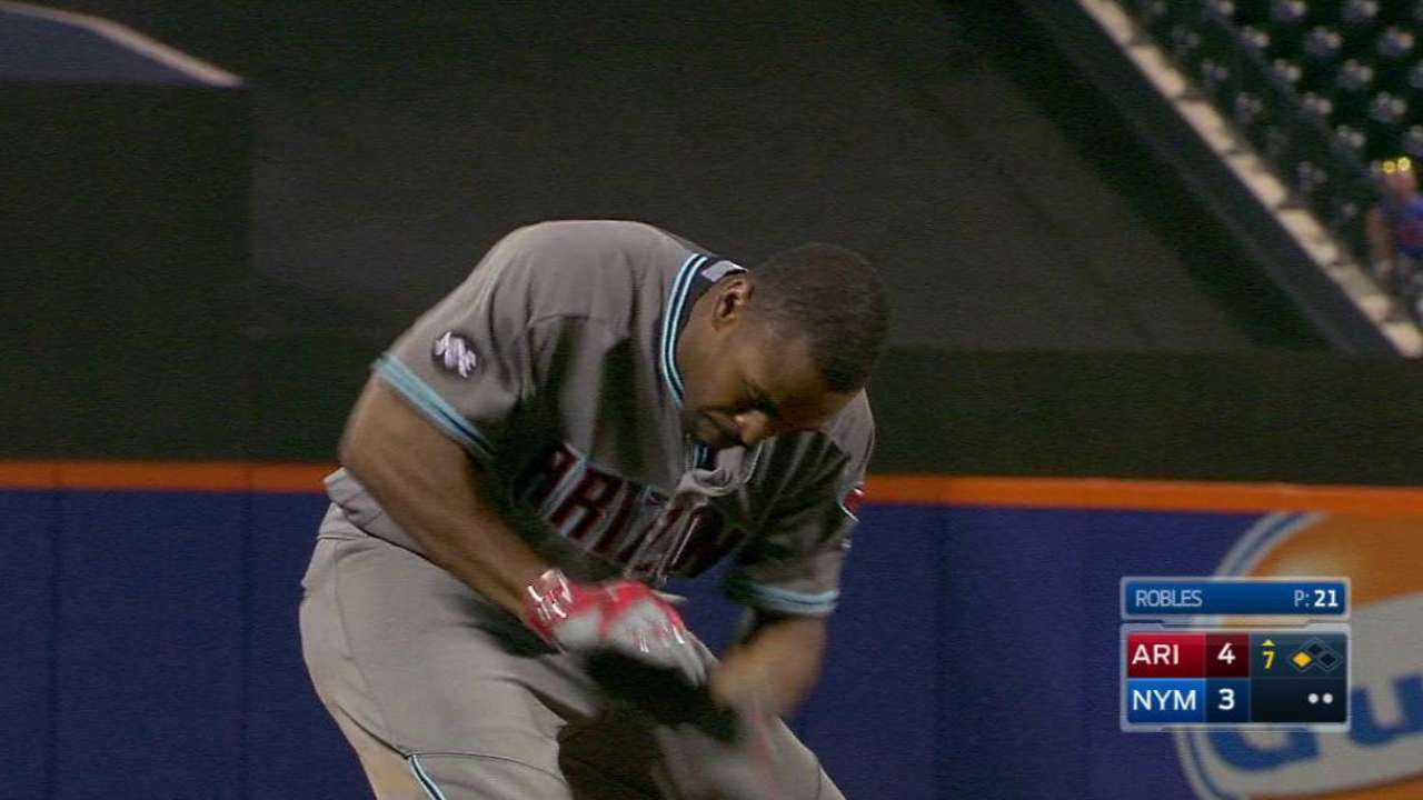 D-backs, Greinke win on Bourn's clutch triple