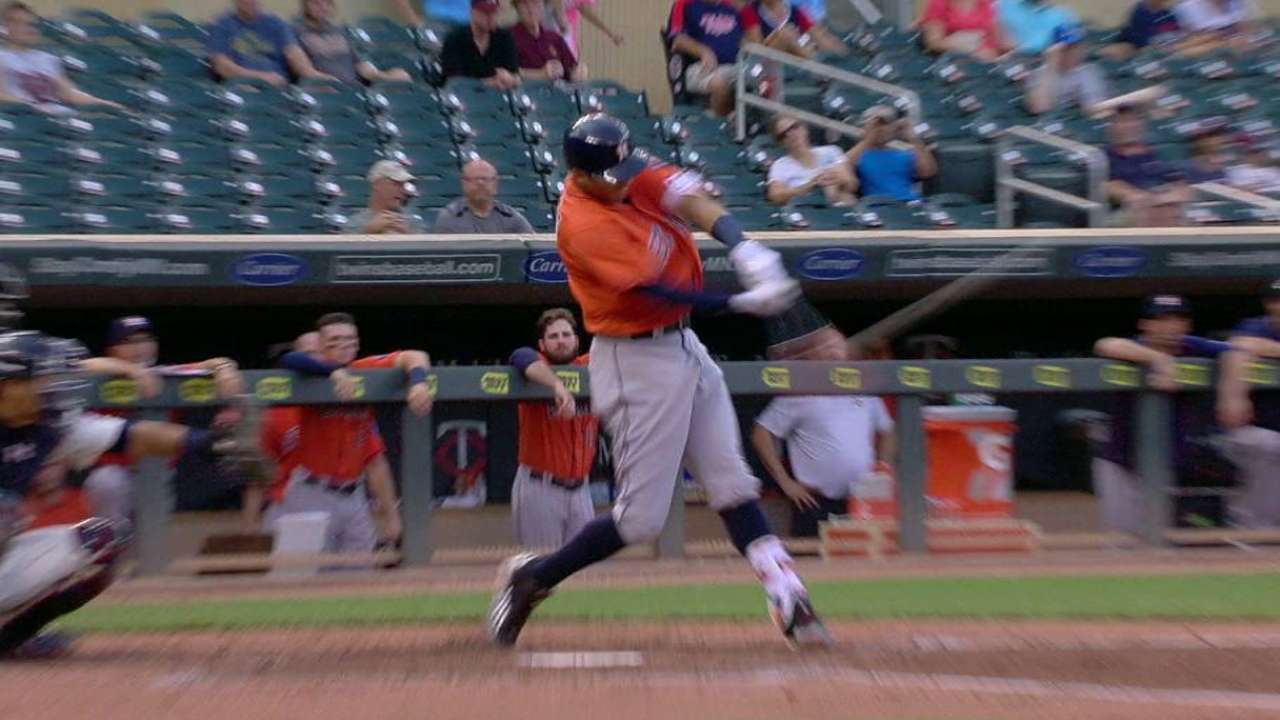 Altuve y Correa brillan, Astros barren a Mellizos en doble jornada