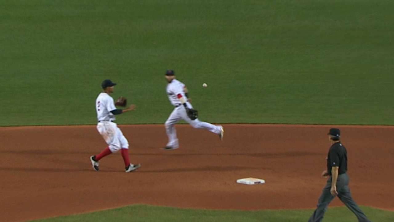 Pedroia's quick double play