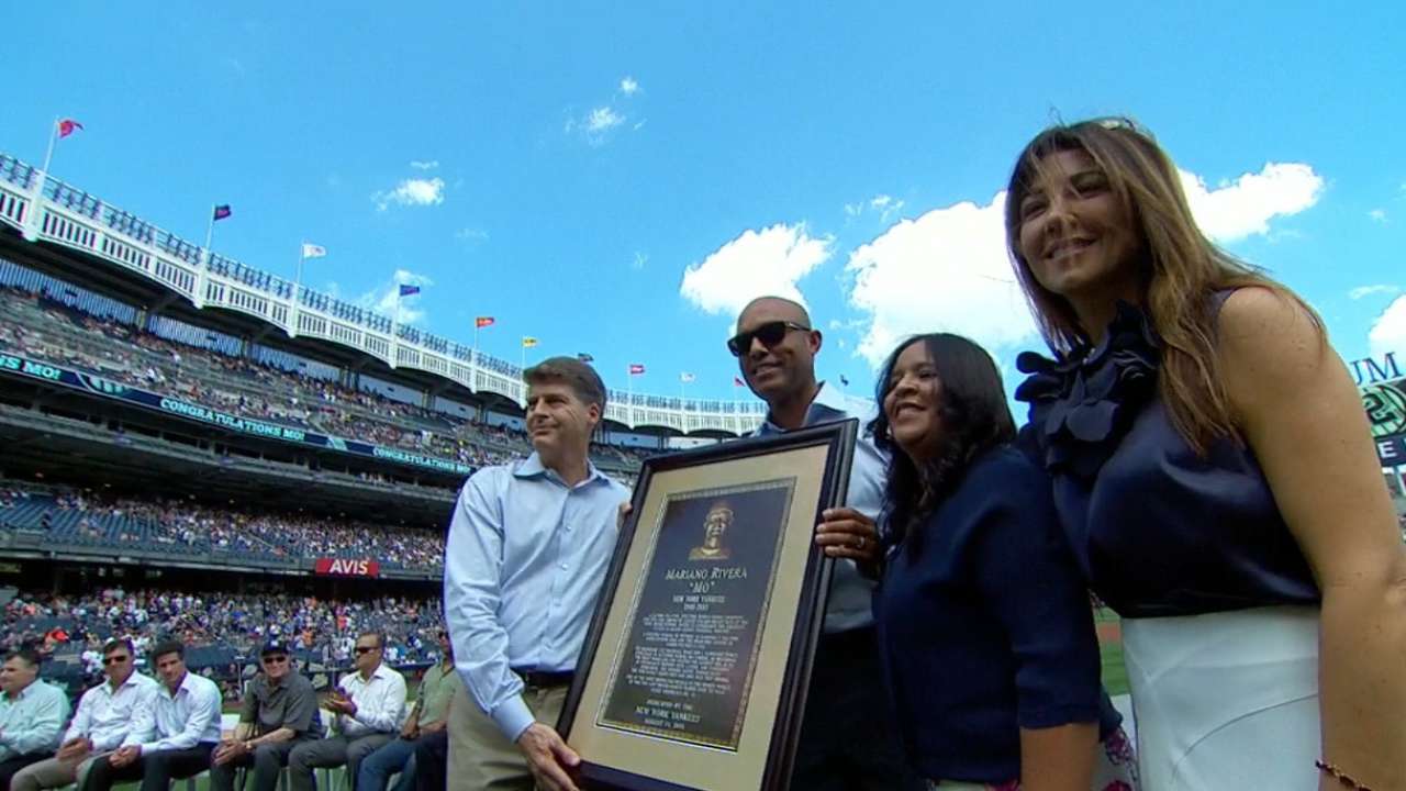 Mo gets Monument Park plaque