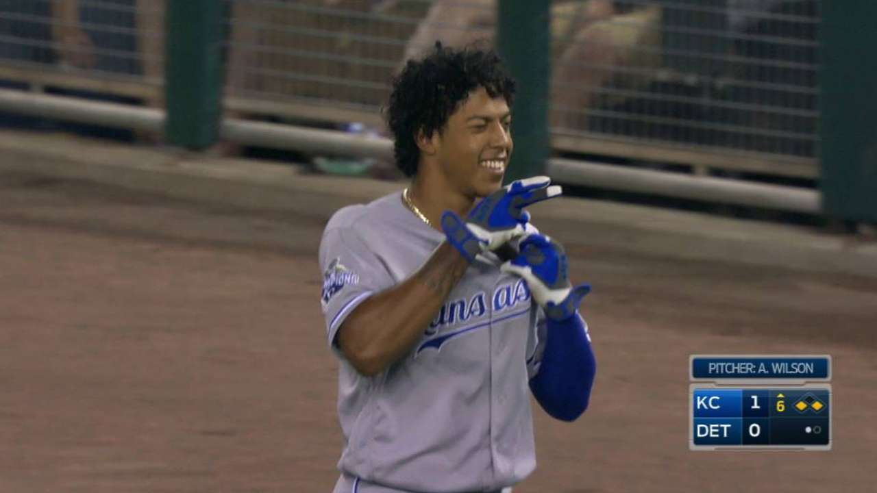 Mondesi's RBI squeeze bunt