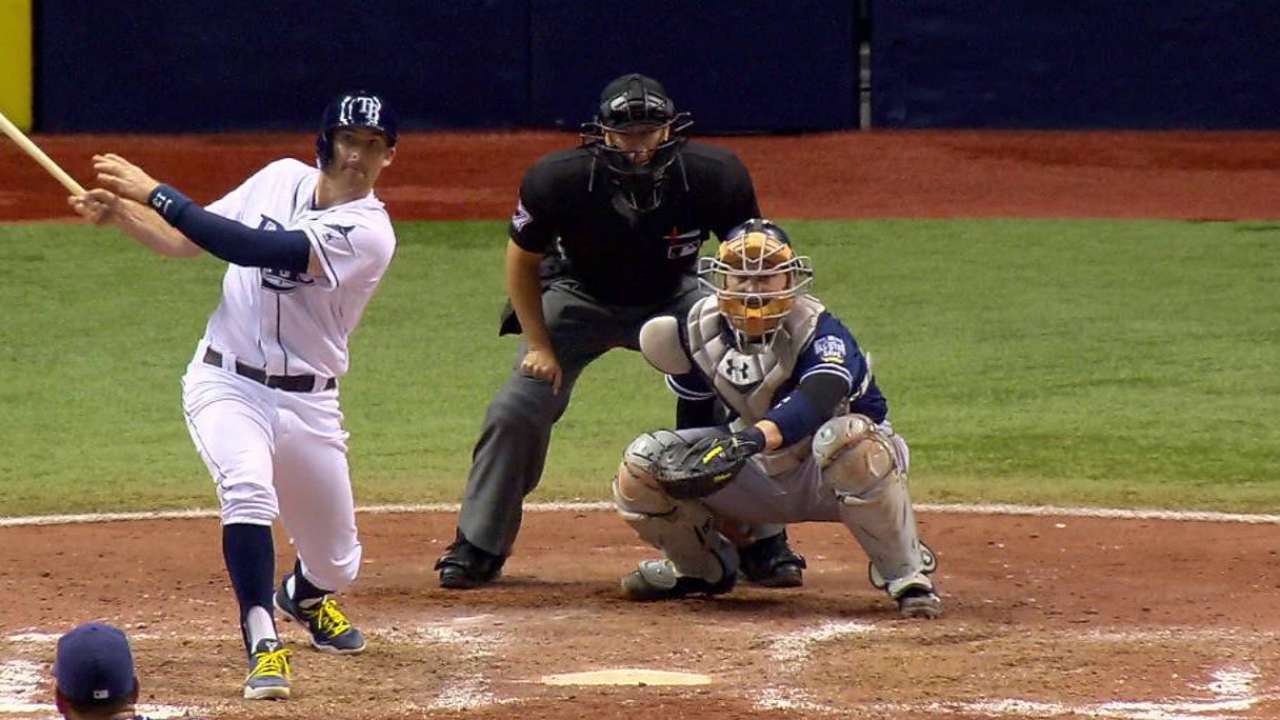 Rays aplastan a Padres con cinco cuadrangulares