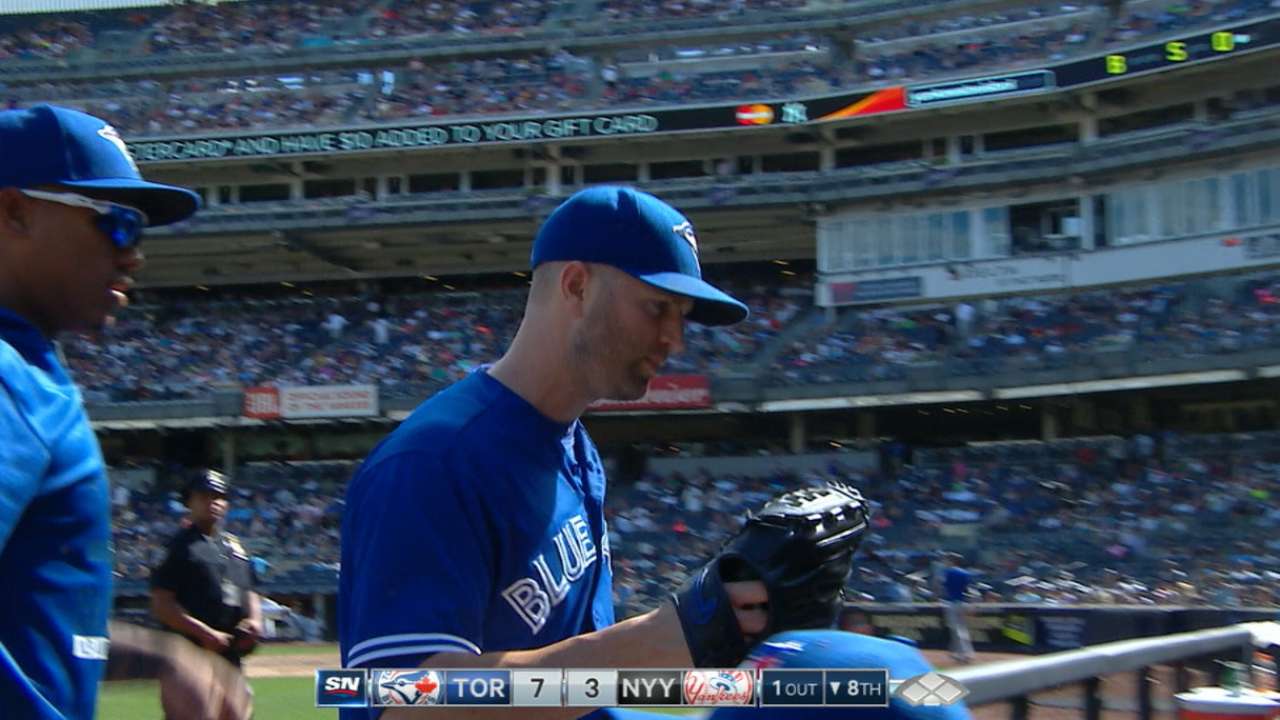 Happ's MLB-best 17th win spurs Blue Jays