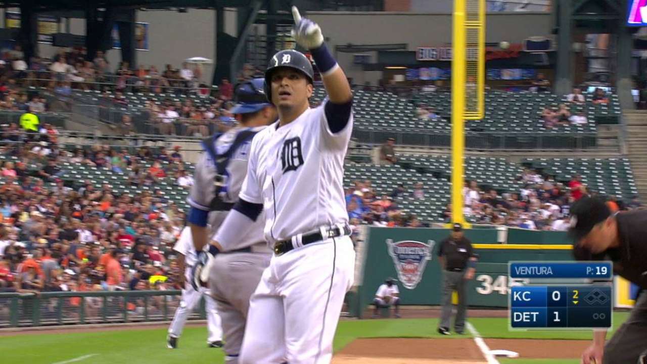 V-Mart's solo home run