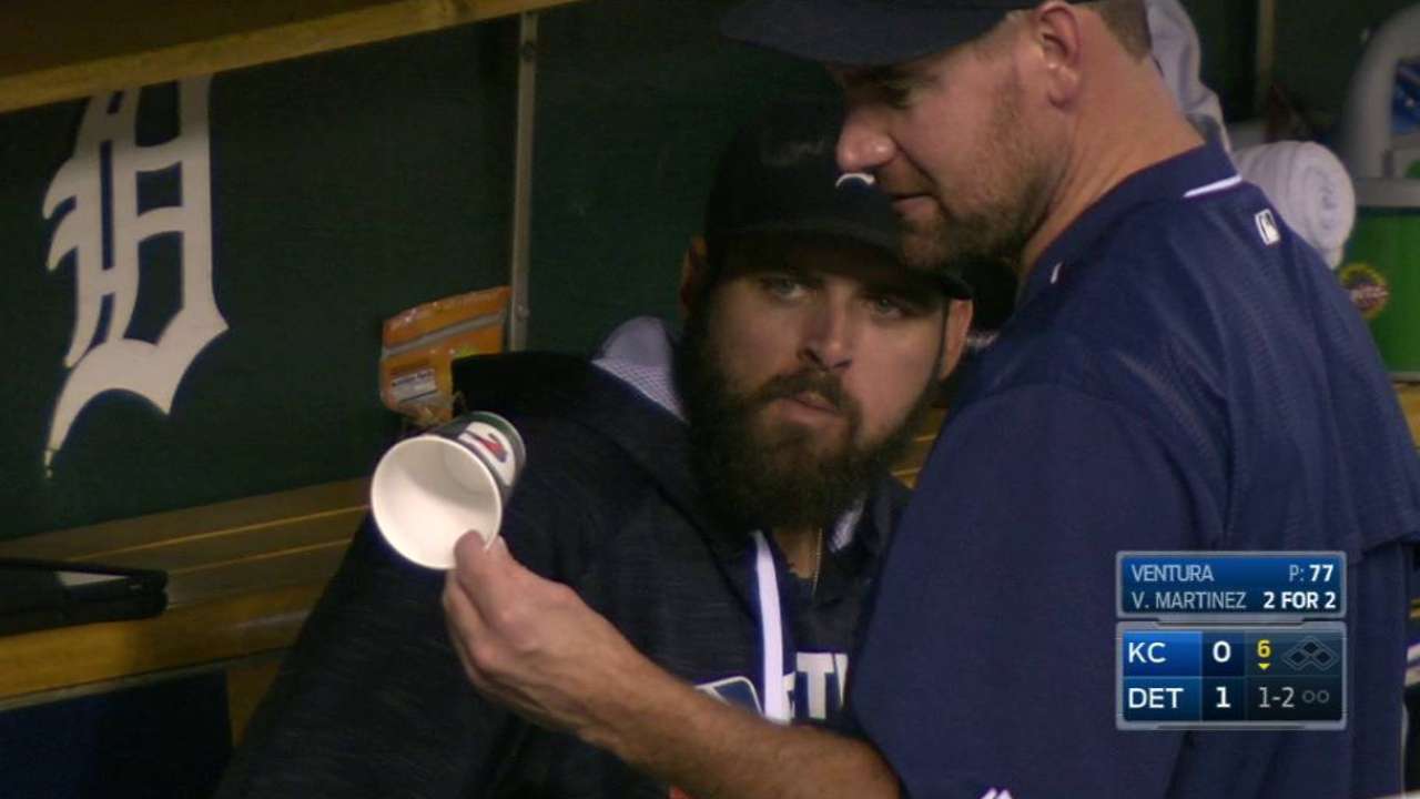 Pelfrey befriends praying mantis