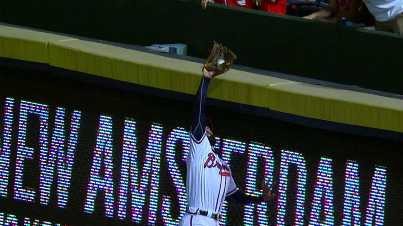 Markakis robs a homer