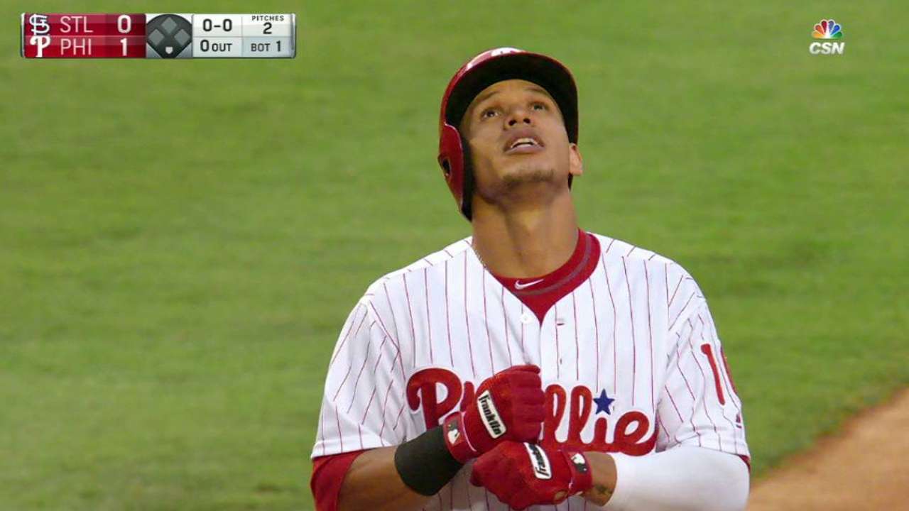 Hernandez's solo home run