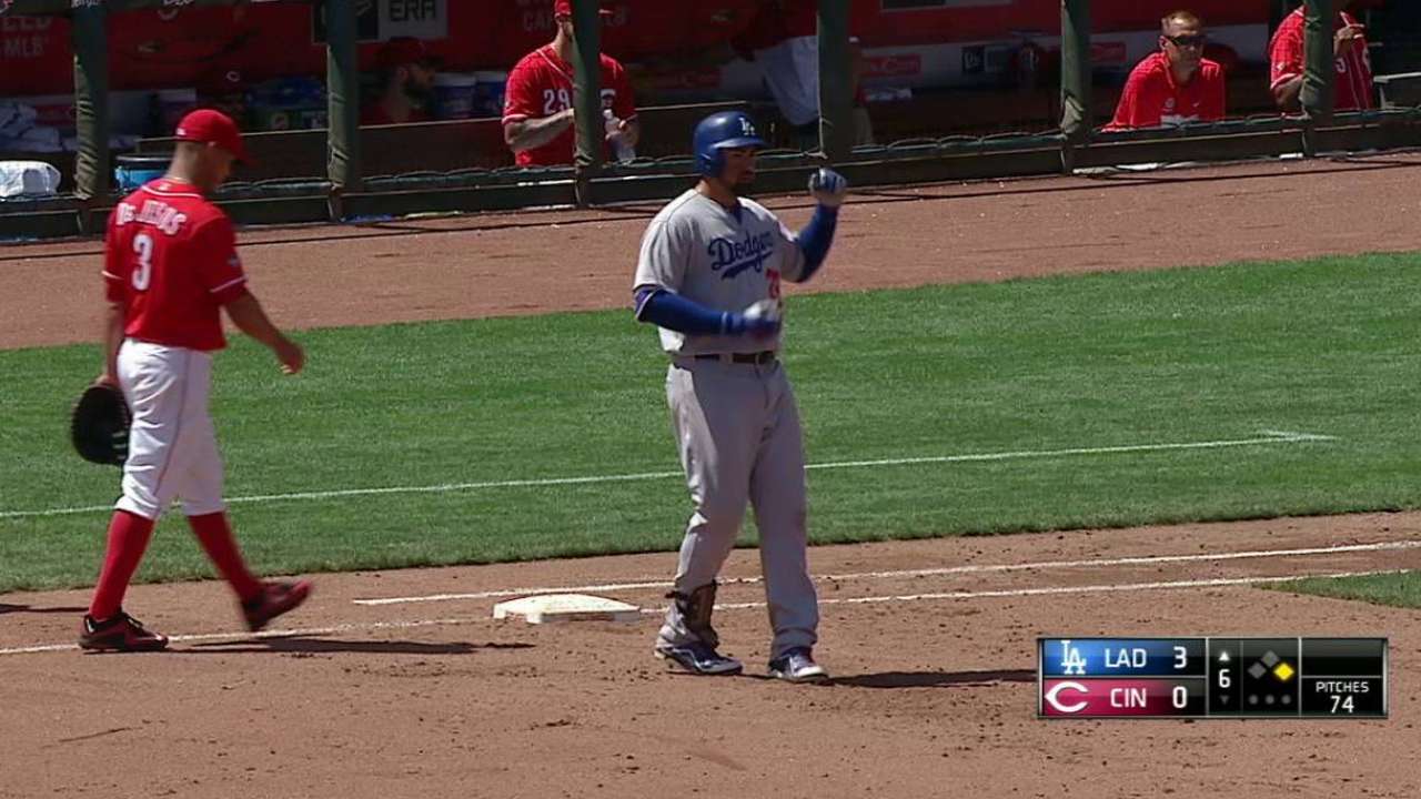 A-Gonz extends hit streak to 14