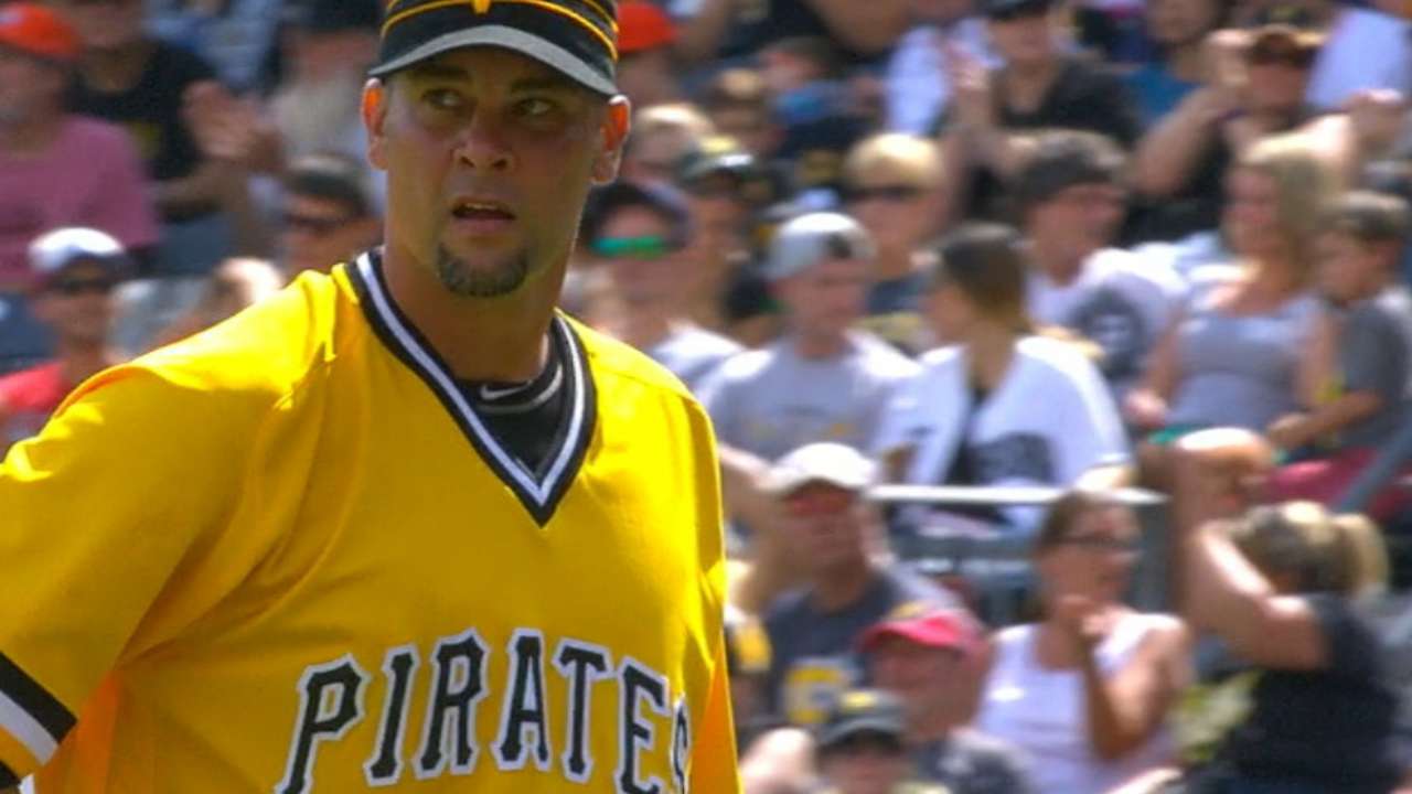 Vogelsong brushes off scare, keeps Bucs in it