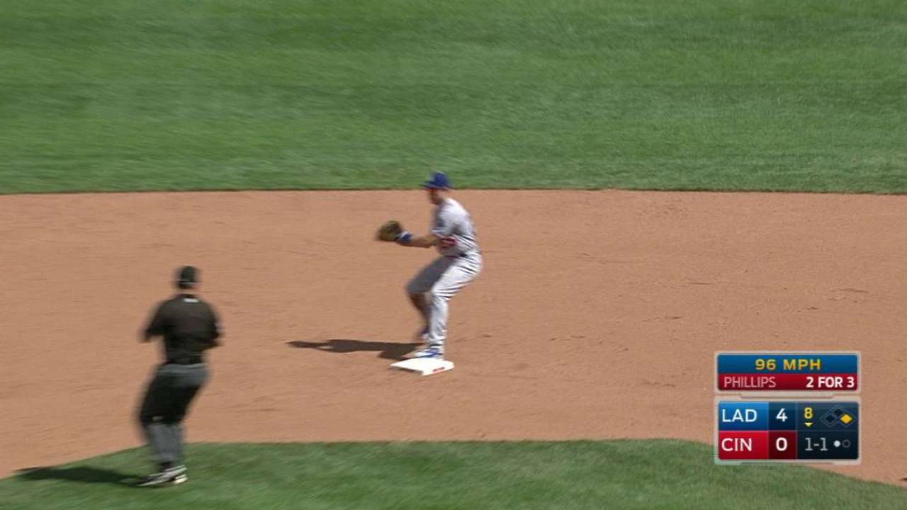 Baez gets a double play in 8th
