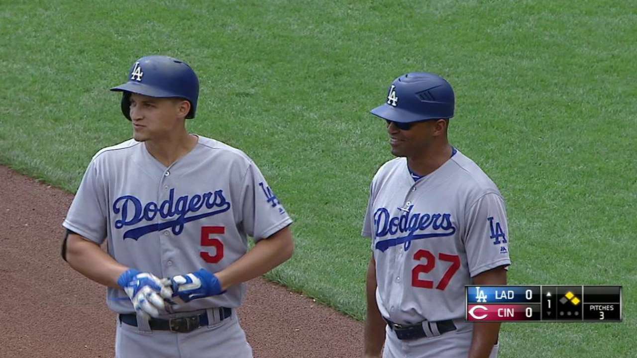 Seager extends hitting streak