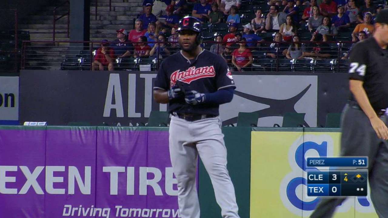 Abraham Almonte pone su granito de arena en los Indios