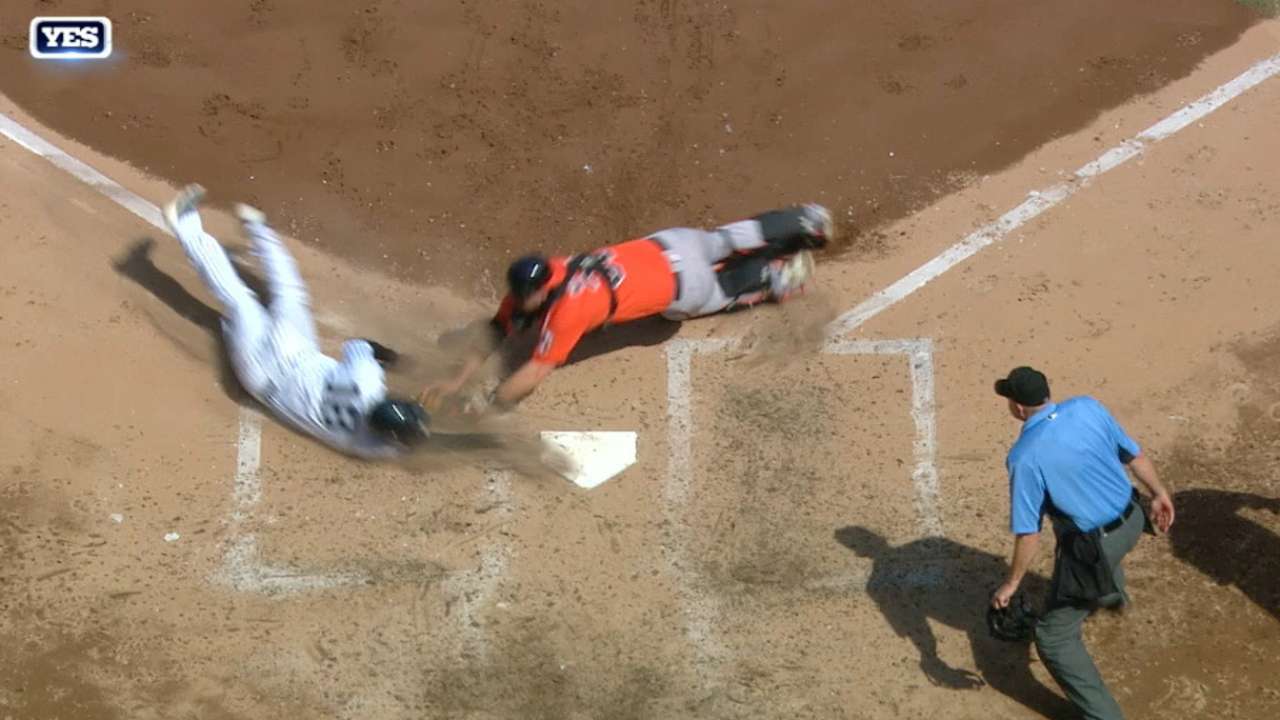 Gregorius steals home