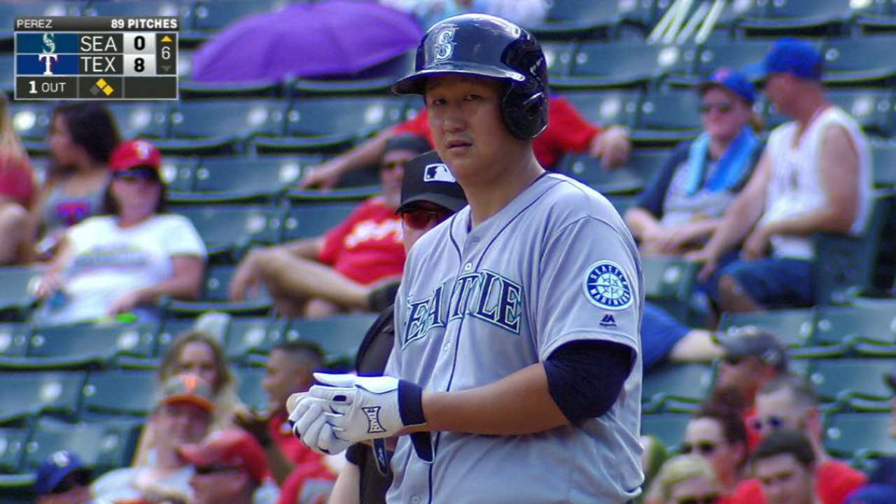 Lee collects his third hit