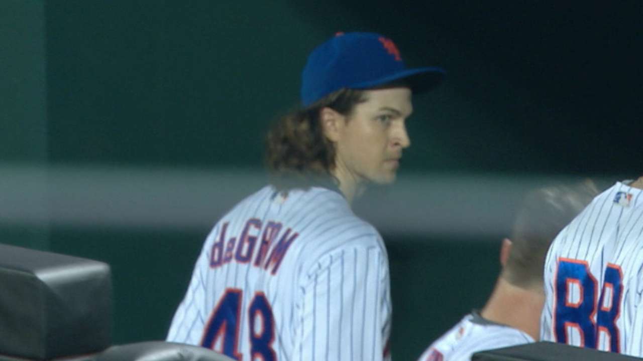 deGrom calls for trainer, exits