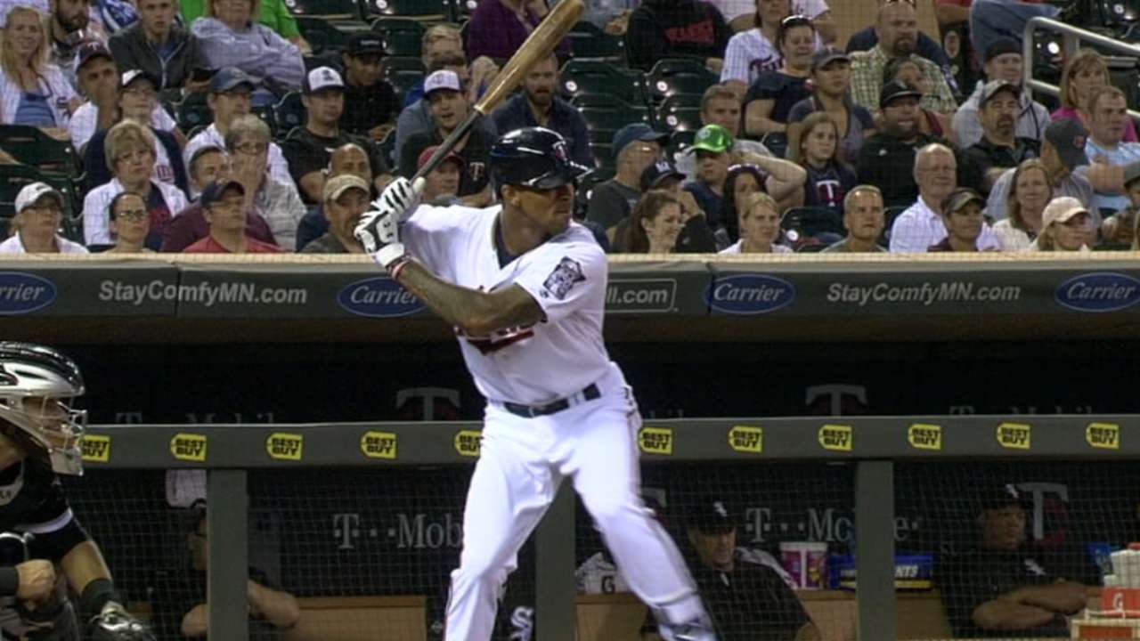 Buxton sparks 5-run frame, as Twins snap skid