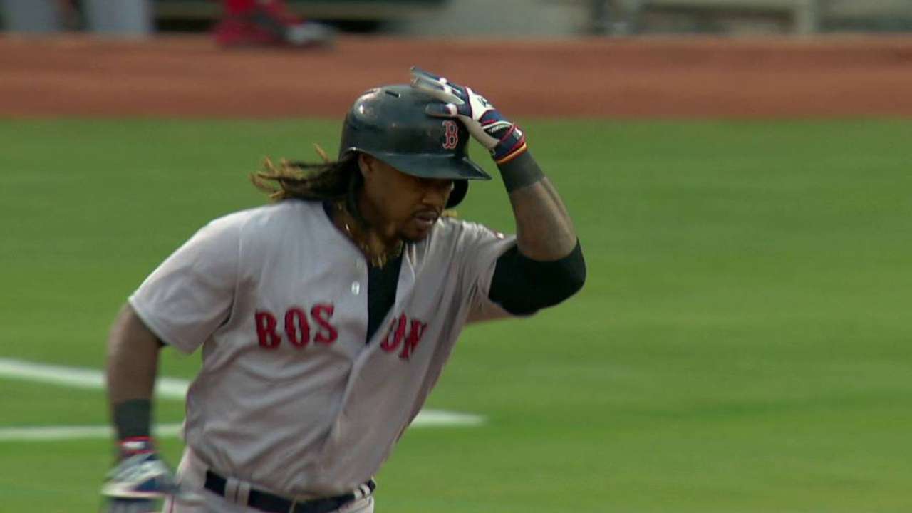 Boston apalea a Oakland y empata en la cima del Este