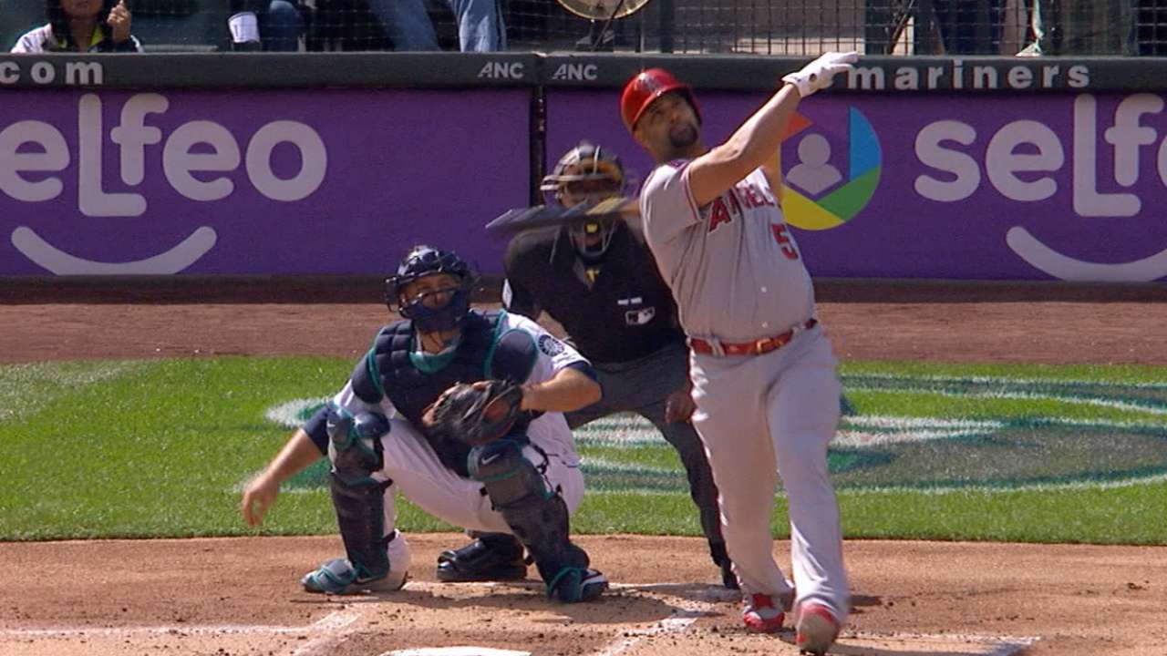 Pujols' solo round-tripper