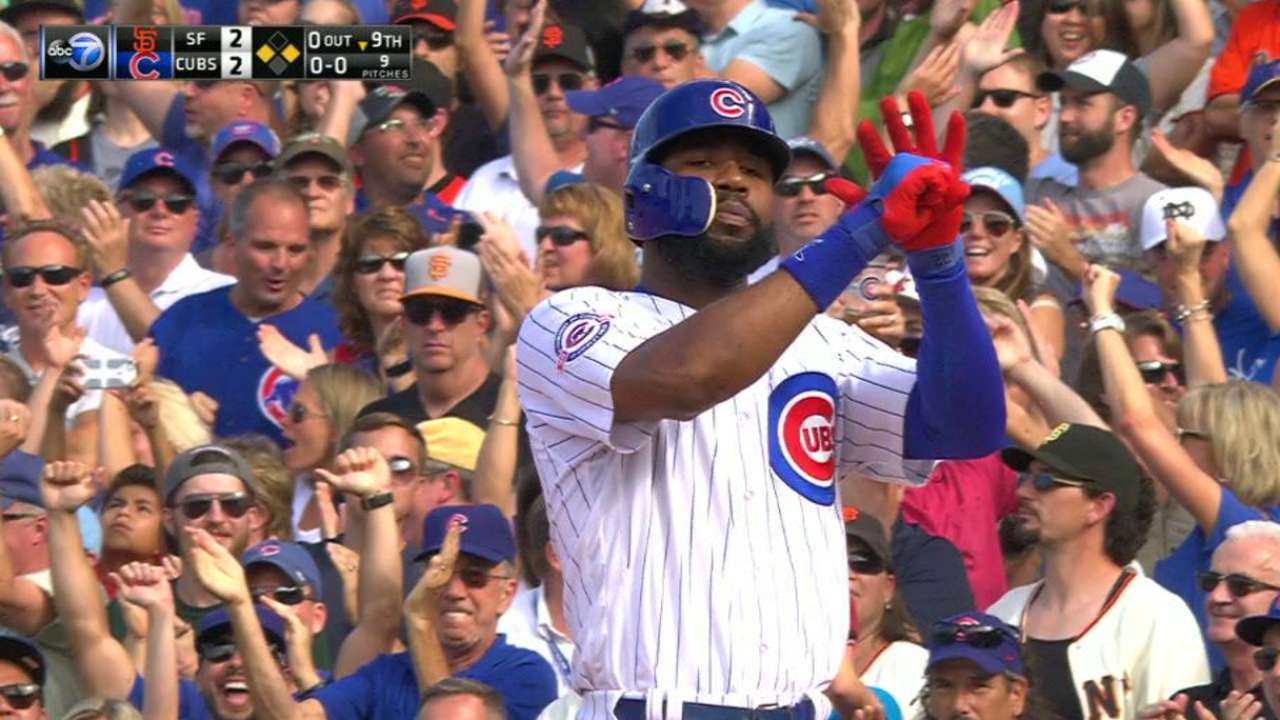 Heyward's game-tying RBI single