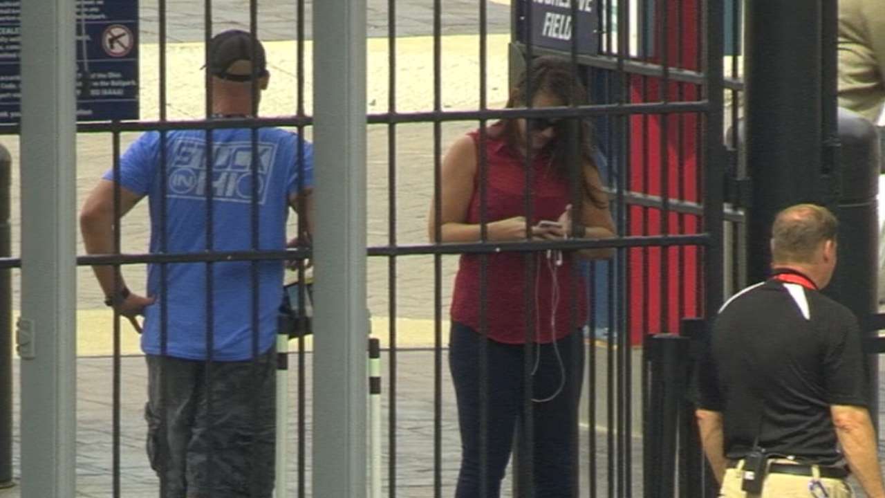 Fan snags foul outside of park