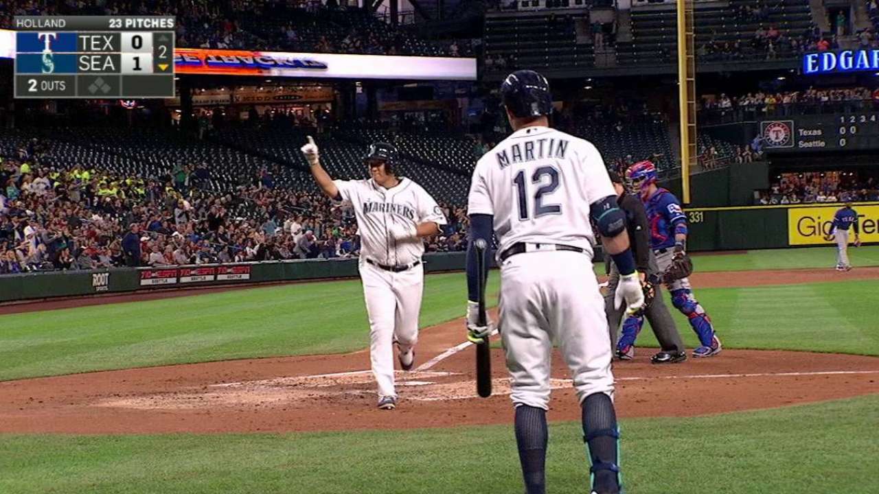 Lee's opposite-field home run