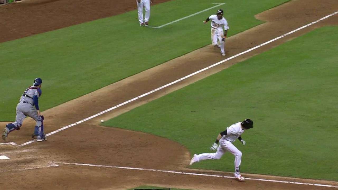 Yelich's RBI bunt single