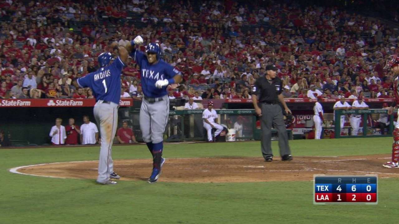 Gómez pega par de jonrones y Texas amarra serie vs. Angels