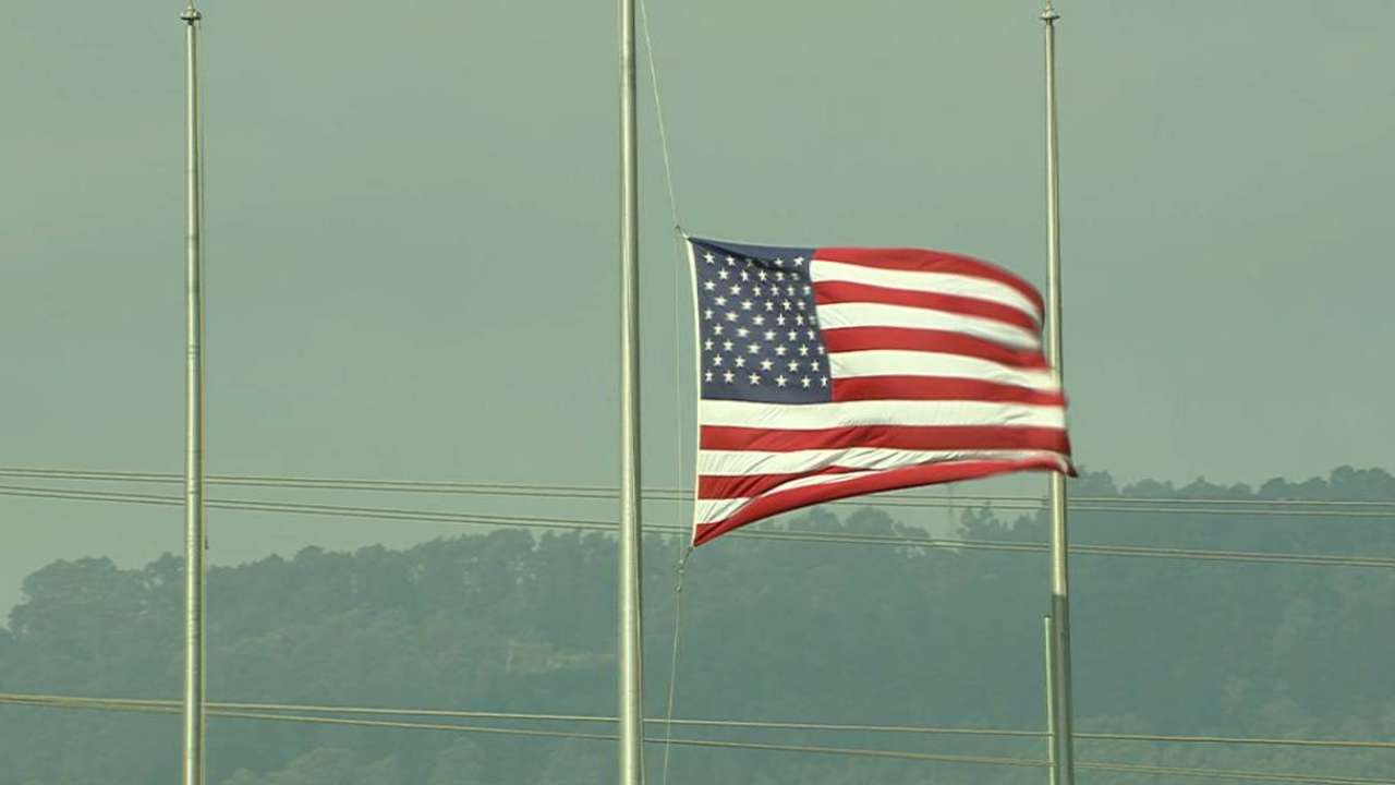 Mariners, A's participate in 9/11 tribute