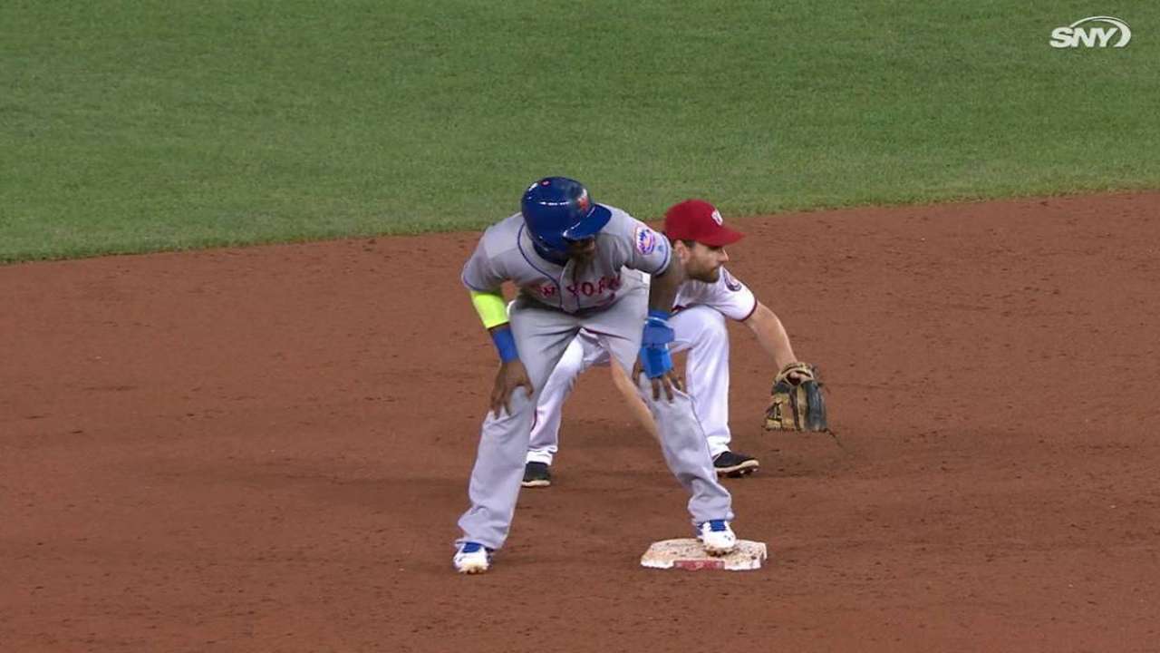 Murphy ducks away from throw