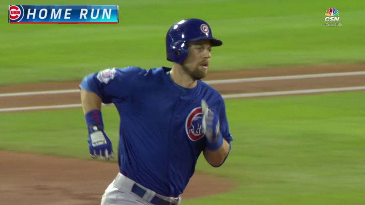 Hendricks coquetea con no-hitter al ganar Cachorros en San Luis